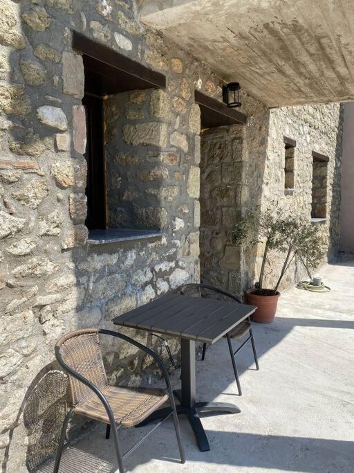 Lithic Suites Калампака Экстерьер фото